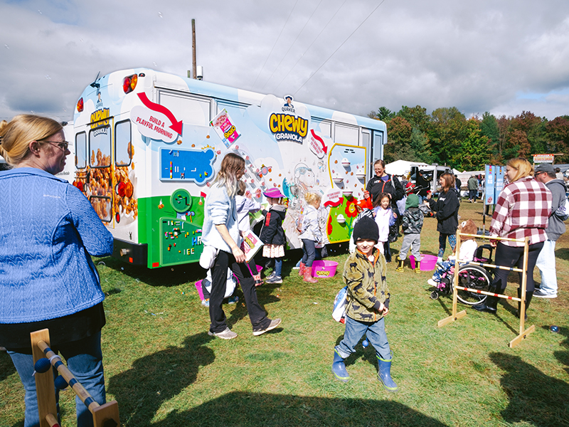 2 Chewy Granola Mini Bus Event 2023 800x600