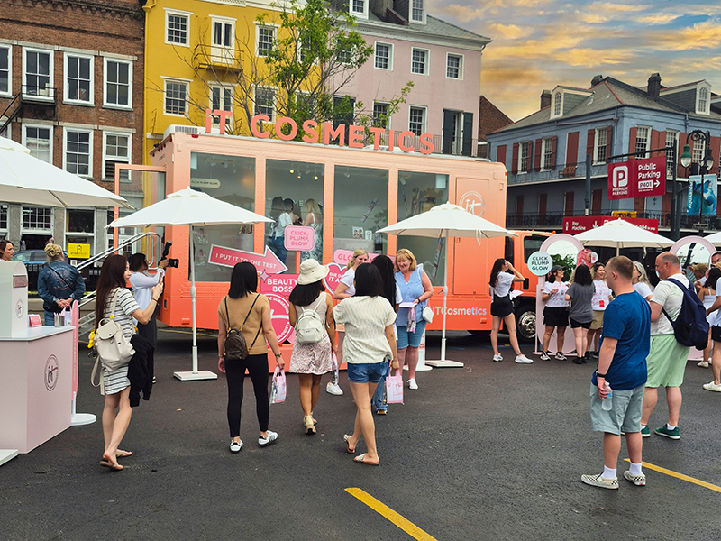 2 It Cosmetics Glass Truck 800x600