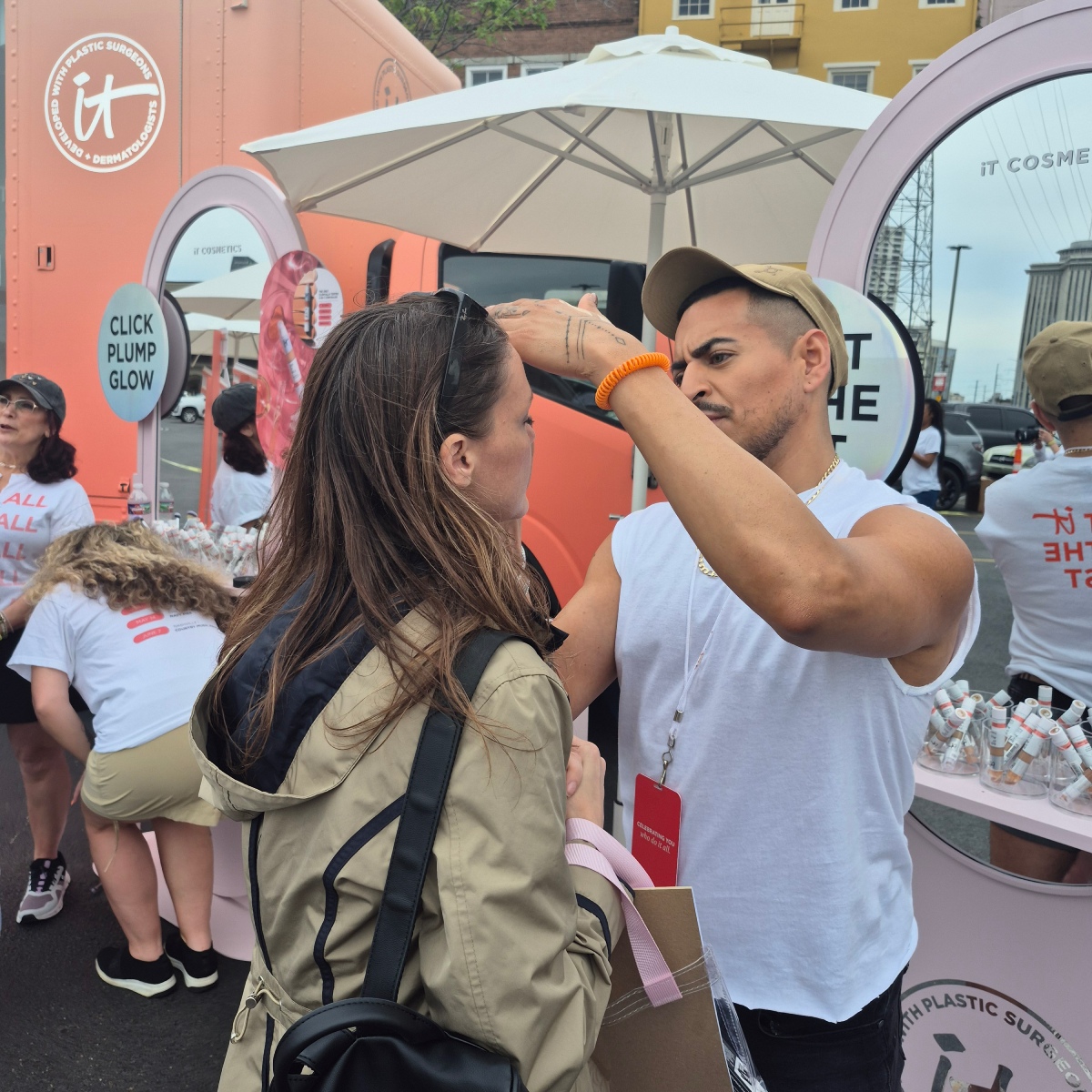 It Cosmetics Glass Truck 2025 (1)